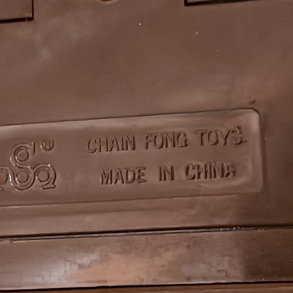 COPY - ANIMATED PARROT ON SWING (REQUIRES 6 AA BATTERIES) GREAT TO ENTERTAIN PE… - Picture 4 of 7